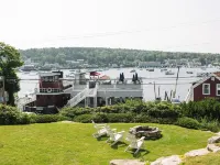 Admirals Quarters Inn Hotels in Lincoln County