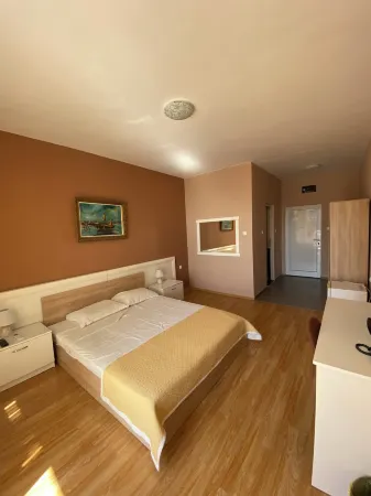 Hotel Noy Отели рядом с достопримечательностью «Приморский парк»