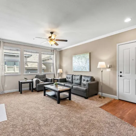 NEW Chic 2BR Stay with Heated Pool, Gym & Mini Golf