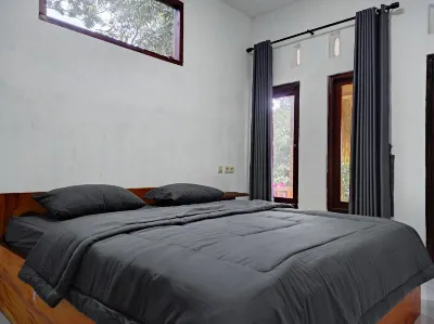Billi Family Hotels near Air Terjun Sesere