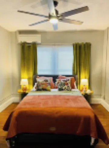 Espresso Maker & Modern Decor by Arena, University, Hospitals ハンティントンのホテル