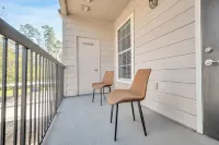 Charming 1BD in Magnolia - pool, gym & steps from shops! Hotels near H-E-B