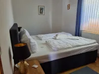 Ferienhaus Tini mit Wlan Mitten im Grünen und Dennoch Zenrumsnah Berliner Platz附近的飯店