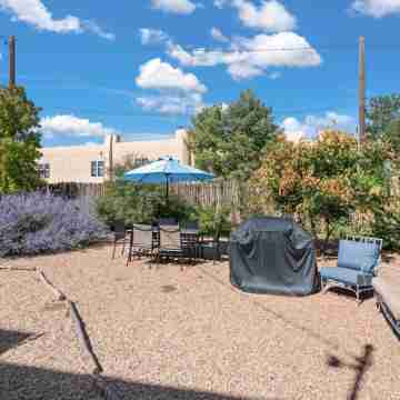 Rare Gem in Santa Fe 2-bedroom, with AC, Wi-Fi Hotel Exterior