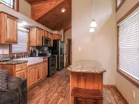 Barnwell Mountain Cabins #1: Cabin/tiny home w/loft in Gilmer across from BMRA Hotels in Upshur County