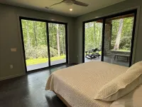 木屋（2025年6月全新竣工，配有熱水浴缸，臨河）