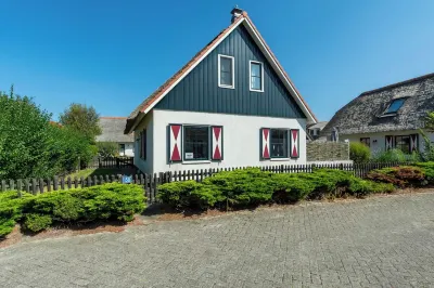 Villa in Callantsoog Near the Beach Hotels near De Rozentuin