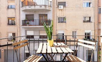 Rafael Apartment by Olala Homes