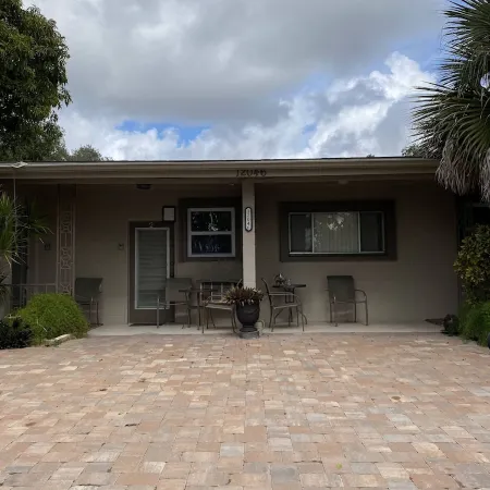 Warm Mineral Springs Cozy Waterfront Apartment