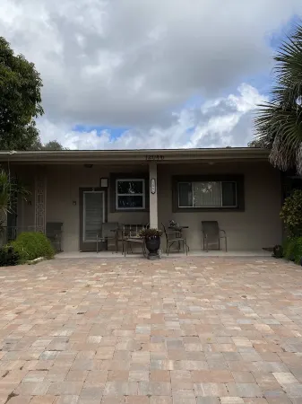 Warm Mineral Springs Cozy Waterfront Apartment