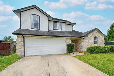 Charming 4-bedroom house with lake view, The Colony