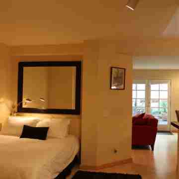 Nob Hill Charming Garden Studio Rooms