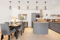 In the hyper-center, a stone's throw from Vieux-Lyon and Les Subsistances