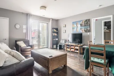 Downtown Condo (License No. 23 112884 STR) 鄰近Bleu Turtle的酒店