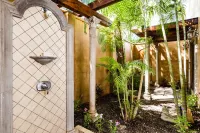 Spacious 2BR/2Bath 5 Star Villa - Steps from Blue Water & White Sand Beach