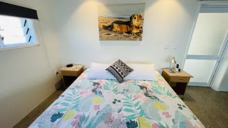 Vaima Studio -steps from the best beach + value for money, air con, free WIFI ! Отели в г. Такитуму Дистрикт