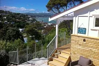 Aspen Cottage - Stylish Cottage with Sea Views Hotels in Porirua