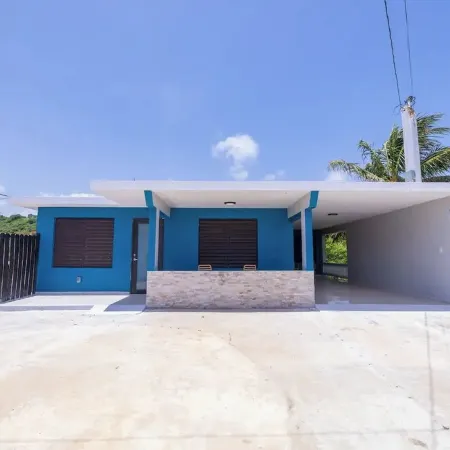 Spacious 4-Bedroom House in a great location in Jobos Beach, Isabela. WIFI & A/C
