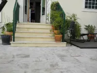Private Terrace Retreat in Historic Lisbon - Bungalows