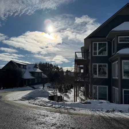 Lake view lux condo beside Deerhurst/ski/golf/lake