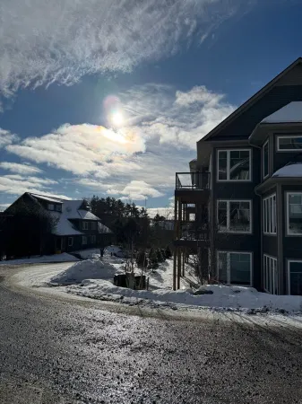 Lake view lux condo beside Deerhurst/ski/golf/lake Отели в г. Хантсвилл