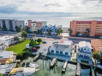 Madeira Beach1 Waterfront & 2-3 minutes' Walk to the Beach