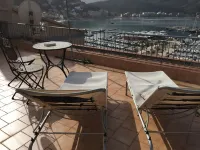 Sea front apartment with spectacular views over the harbor (AC, WIFI and SAT TV)