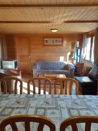 Chalet la Tournette Gite la Beccaz 80m2 au Premier Étage Отели в г. Монмен