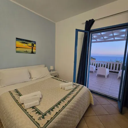 Villa Vittoria with private access to the sea.