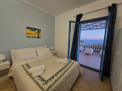 Villa Vittoria with private access to the sea.