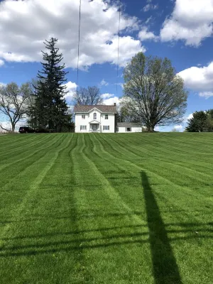 Spacious 5-bedroom w/ huge yard. Rural getaway! Hotels in Washington County