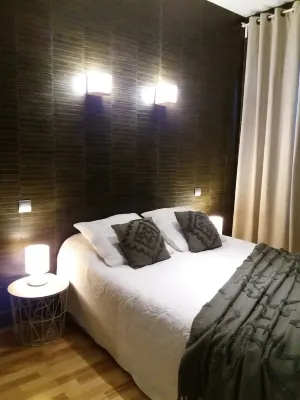 Magnificent apartment in character residence with swimming pool