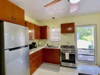 Sunset Hideaway-1 bedroom, 5 minutes from Cruz Bay - Homestays