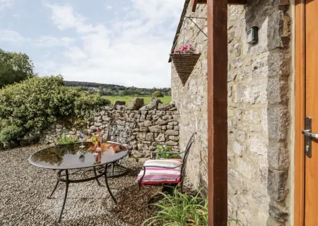 Milos Retreat beautiful  one bedroom cottage Отели в г. Мильнторп