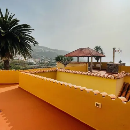 An oasis with a double panoramic view over the ocean and the mountain El Teide 1