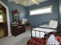 Beautifully restored Victorian Mountain home furnished with authentic antiques! Hotels in Silverton