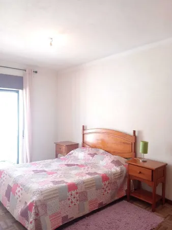 2 bedroom apartment 5 minutes from the beach with sea views! Отели рядом с достопримечательностью «Nazare Lighthouse (Faro de Nazare)»