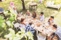 up to 16 pax, BBQ, sunbeds, bikes, close to ski areas, lake region and town