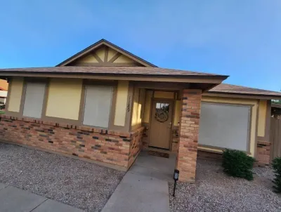 Family Home, New ew Pool, Parks, Private Patio セイフウェイ周辺のホテル