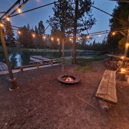 Riverfront Cabin - Sunriver/Mt.Bachelor, HotTub, Pet Friendly!