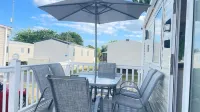 Excellent Caravan 4 Birth Sleeps 6 Tranquil Site - Pools