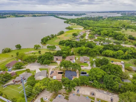 Edgewater Retreat Rowlett/Rockwall. 4-Bedrm 2Bathrm 2 Garage Отели в г. Роулетт