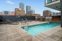 Globalstay. Downtown Calgary Apartments. Free Parking - Rooftop Pools