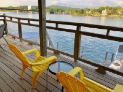 The Overlook at Lake Hamilton - Contemporary Design, Private Deck & Boat Slip!