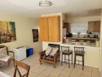 Charming 3-bedroom Condo w/ Patio - Cal Tech Area - 홈스테이