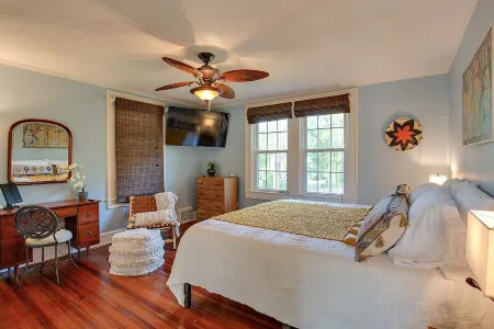 Luxury Oasis near FSU w/King bed