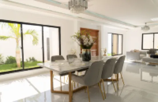 Modern Spacious 5 bedroom villa, Van & driver included