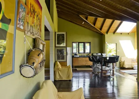 The treehouse cabin Отели в г. Фэрфилд