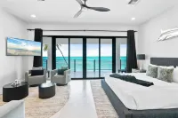 KPOW on the Beach - Brand New 5 bedroom Luxury Beachfront House!