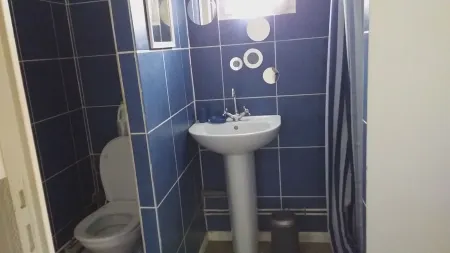 Pretty little house, in a quiet private courtyard 5 minutes from the sea